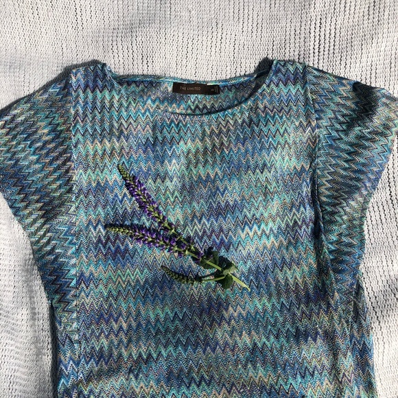 🎉3/$15 The Limited Chevron Butterfly Sleeve Top - Picture 3 of 8